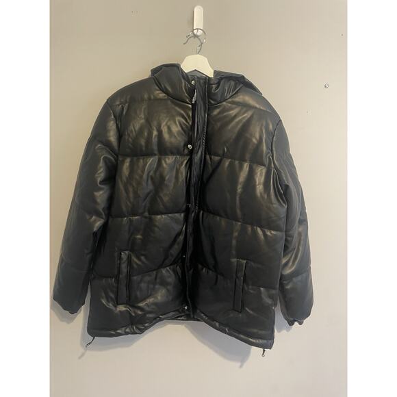 Pretty Little Thing NWT Black Faux Leather High Oversized Puffer Size Medium - Picture 2 of 7